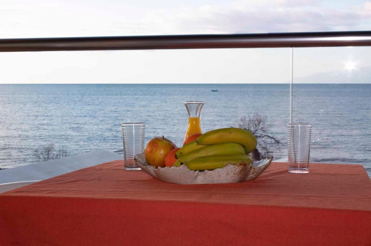 Frosos Beachfront Maisonette Acharavi อาคาราวี ภายนอก รูปภาพ
