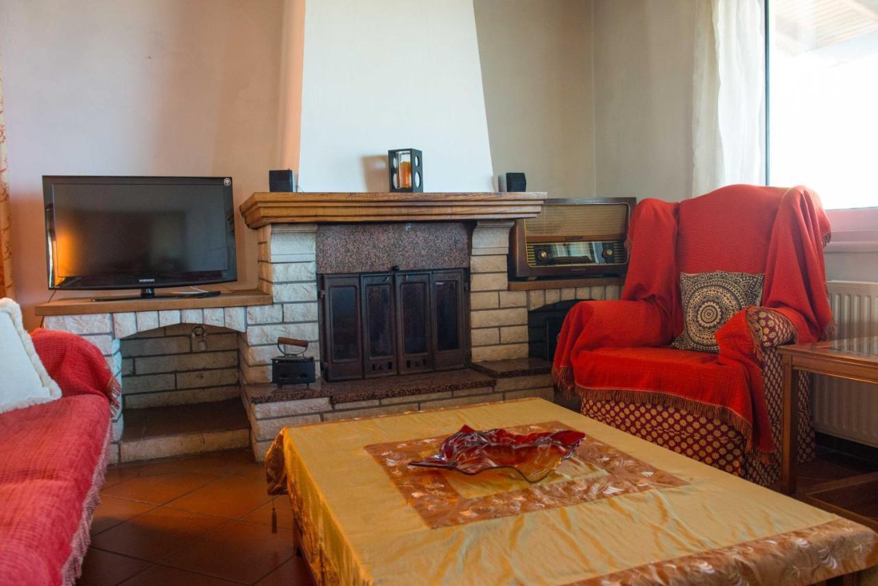 Frosos Beachfront Maisonette Acharavi อาคาราวี ภายนอก รูปภาพ