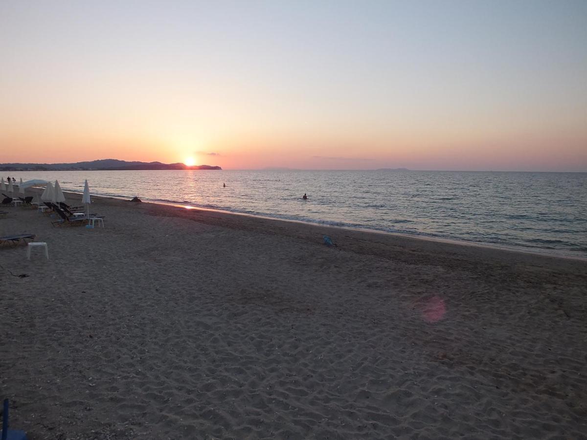 Frosos Beachfront Maisonette Acharavi อาคาราวี ภายนอก รูปภาพ