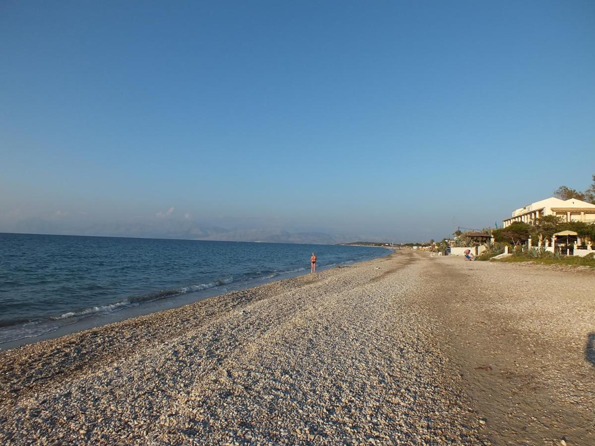 Frosos Beachfront Maisonette Acharavi อาคาราวี ภายนอก รูปภาพ